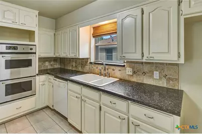 607 Bedivere Drive, Victoria, TX 77904 - Photo 13