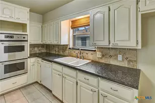 607 Bedivere Dr, Victoria, TX 77904 - Photo 13