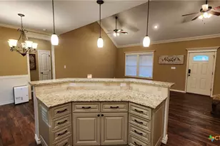 105 Catherine Cir, Victoria, TX 77901 - Photo 11