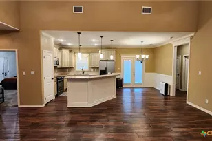 105 Catherine Cir, Victoria, TX 77901 - Photo 7