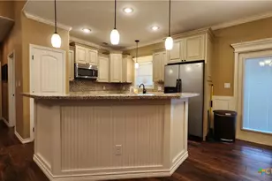105 Catherine Cir, Victoria, TX 77901 - Photo 9