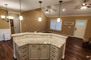 105 Catherine Cir, Victoria, TX 77901 - Photo 17