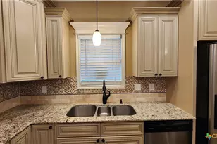 105 Catherine Cir, Victoria, TX 77901 - Photo 15