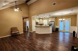 105 Catherine Cir, Victoria, TX 77901 - Photo 5