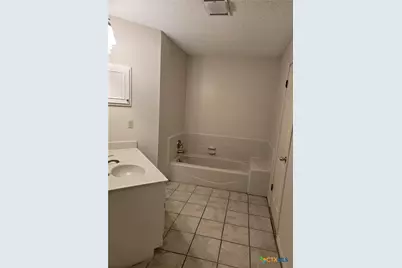1211 Meadow Run, Seguin, TX 78155 - Photo 13