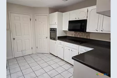 1211 Meadow Run, Seguin, TX 78155 - Photo 7