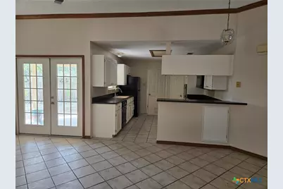 1211 Meadow Run, Seguin, TX 78155 - Photo 5
