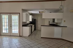 1211 Meadow Run, Seguin, TX 78155 - Photo 5