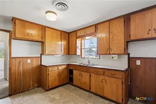 7287 Hanselman Rd, Victoria, TX 77905 - Photo 9