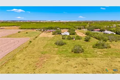 7287 Hanselman Road, Victoria, TX 77905 - Photo 21