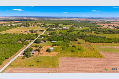 7287 Hanselman Road, Victoria, TX 77905 - Photo 33