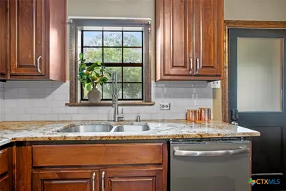 139 E 13th Avenue, Belton, TX 76513 - Photo 11