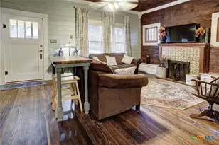 421 N Ave G, Shiner, TX 77984 - Photo 7