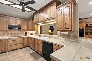 107 Zephyr Dr, Victoria, TX 77904 - Photo 17