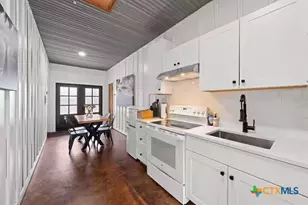 406 Cross Mountain Dr, Fredericksburg, TX 78624 - Photo 9