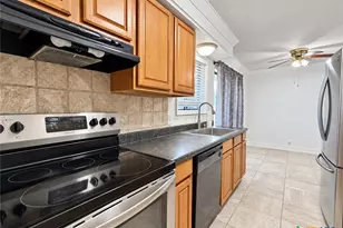 720 Whitewing St, Victoria, TX 77905 - Photo 5