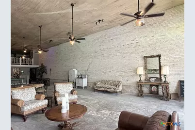 213 W Grand Avenue, Yoakum, TX 77995 - Photo 3