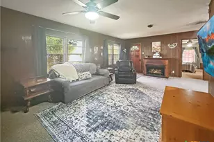 200 Peikert St, Port Lavaca, TX 77979 - Photo 9