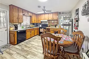 200 Peikert St, Port Lavaca, TX 77979 - Photo 11