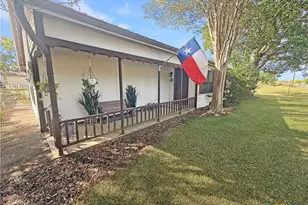 200 Peikert St, Port Lavaca, TX 77979 - Photo 3