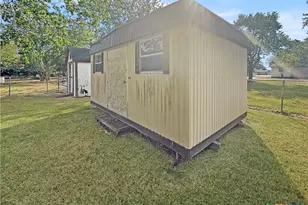 200 Peikert St, Port Lavaca, TX 77979 - Photo 25