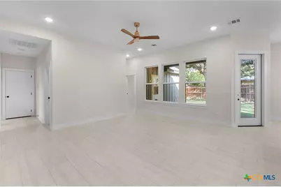 1105 W 1st Street, Lampasas, TX 76550 - Photo 3