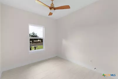 1105 W 1st Street, Lampasas, TX 76550 - Photo 21