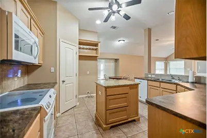 303 Waterstone, Victoria, TX 77901 - Photo 9