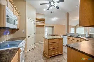 303 Waterstone, Victoria, TX 77901 - Photo 9