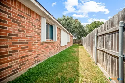 303 Waterstone, Victoria, TX 77901 - Photo 27