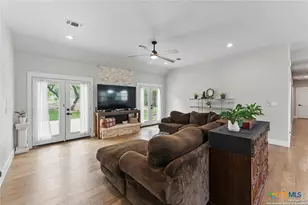 725 Winding View, New Braunfels, TX 78132 - Photo 9
