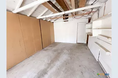 111 S College Street, Gonzales, TX 78629 - Photo 29