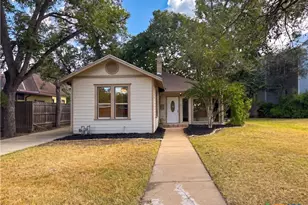 111 S College St, Gonzales, TX 78629 - Photo 25