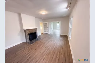 111 S College Street, Gonzales, TX 78629 - Photo 7