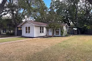 111 S College St, Gonzales, TX 78629 - Photo 27