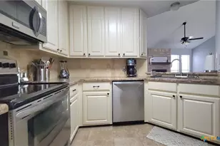 422 Kingwood Dr, Victoria, TX 77901 - Photo 9
