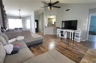 422 Kingwood Dr, Victoria, TX 77901 - Photo 3