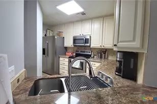 422 Kingwood Dr, Victoria, TX 77901 - Photo 5