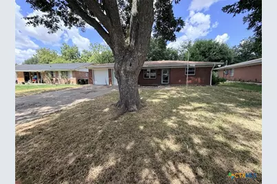 18 E Victory Avenue, Temple, TX 76501 - Photo 1
