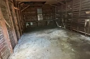 322 W Austin St, Luling, TX 78648 - Photo 23