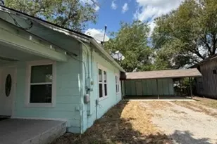 322 W Austin St, Luling, TX 78648 - Photo 5