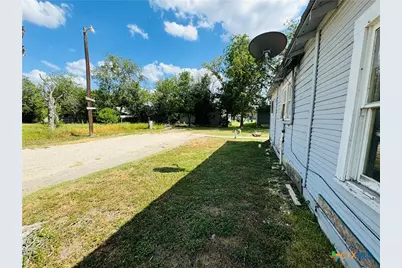 419 Braden Street, Seguin, TX 78155 - Photo 9