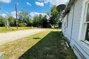 419 Braden St, Seguin, TX 78155 - Photo 9