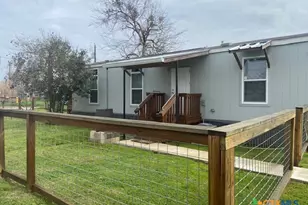 115 Cosey St, Luling, TX 78648 - Photo 1