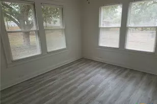 1513 N N Ave B, Shiner, TX 77984 - Photo 5