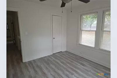 1513 N N Ave B, Shiner, TX 77984 - Photo 9