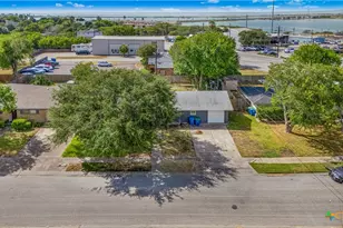 1004 Diomede St, Portland, TX 78374 - Photo 21