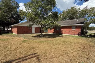 101 Longfellow Ln, Victoria, TX 77904 - Photo 3