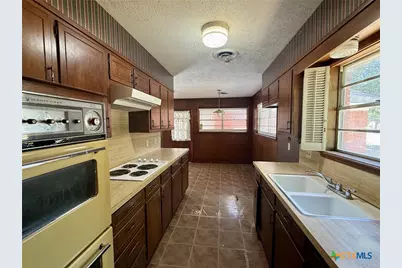 101 Longfellow Lane, Victoria, TX 77904 - Photo 5