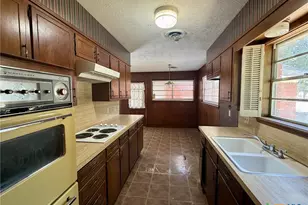 101 Longfellow Ln, Victoria, TX 77904 - Photo 5